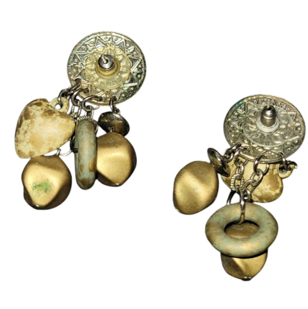 Boho stud style disc with plastic rock and ring accents